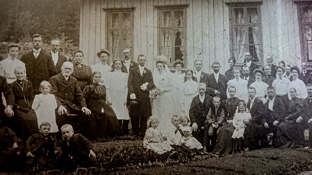 Bröllopsfoto från Unnaryd 1909 med bruden i brudkronan från Unnaryd.